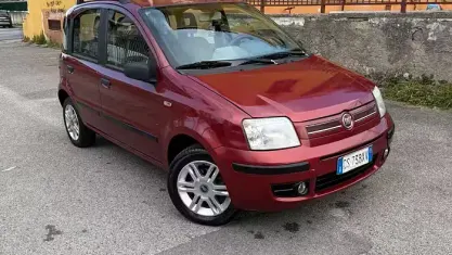 Usata Fiat Panda Emotion 69 CV (50 kW) 2005 Rosso Utilitaria