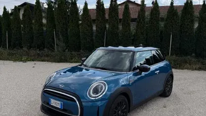 Usata Mini ONE 136 CV (100 kW) 2022 Bluazzurro Utilitaria