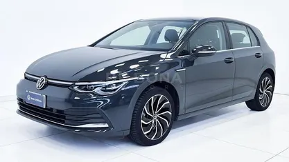Usata 2022 VW Golf Style Tre volumi | 25.800 € (Molto cara)