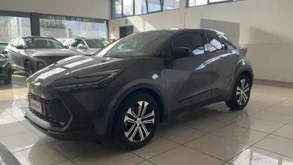 Usata Toyota C-HR Trend 197 CV (144 kW) 2024 Grigio SUV