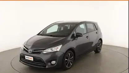 Usata Toyota Verso Active 132 CV (97 kW) 2017 Grigio Monovolume