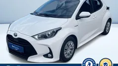 Bianco pastello Usata 2021 Toyota Yaris Hybrid Active Tre volumi | 12.200 € (Super prezzo)