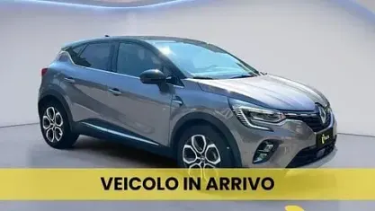 Usata Renault Captur Techno 101 CV (74 kW) 2023 Grigio SUV