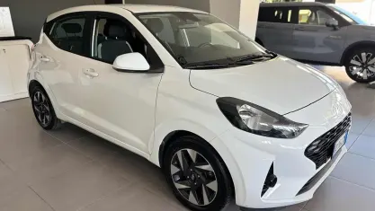 Usata Hyundai i10 67 CV (49 kW) 2023 Bianco Utilitaria