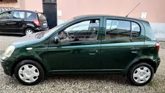 Verde Usata 2003 Toyota Yaris Sol Tre volumi | 1500 € (Buon prezzo)
