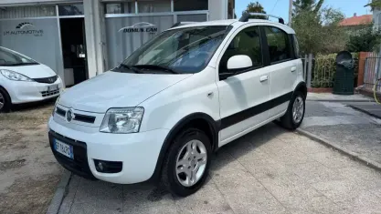 Usata Fiat Panda Climbing 60 CV (44 kW) 2010 Bianco Utilitaria