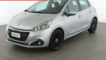 Grigio Usata 2016 Peugeot 208 Allure Due volumi | 8799 € (Buon prezzo)