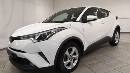Usata Toyota C-HR Active 116 CV (85 kW) 2017 Bianco SUV