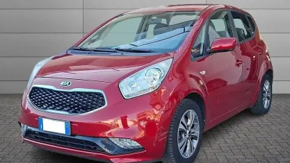 Usata Kia Venga 90 CV (66 kW) 2016 Rosso Utilitaria