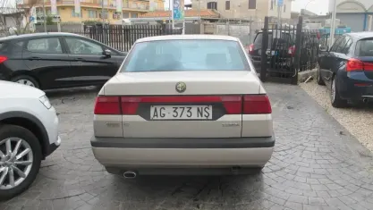 Usata Alfa Romeo 155 116 CV (85 kW) 1995 Grigio Berlina