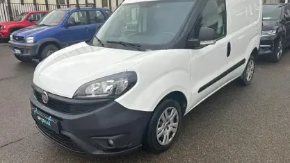 Begagnad Fiat Doblò Lounge 105 HK (77 kW) 2022 Gul Minibuss