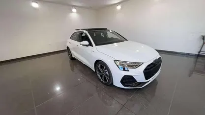 Nuova Audi A3 S-Line 150 CV (110 kW) 2025 Bianco metallizzato Berlina