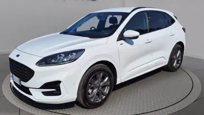 Usata Ford Kuga ST-Line X 190 CV (139 kW) 2023 Frozen white SUV