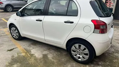 Usata 2011 Toyota Yaris Tre volumi | 5490 € (Buon prezzo)