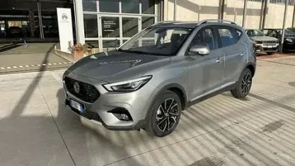 Usata MG ZS Luxury 106 CV (77 kW) 2023 Nero SUV