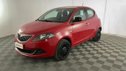 Usata Lancia Ypsilon Silver 70 CV (51 kW) 2021 Rosso Utilitaria