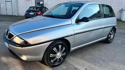 Usata Lancia Ypsilon 60 CV (44 kW) 1996 Grigio Utilitaria