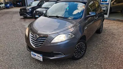 Usata Lancia Ypsilon 85 CV (62 kW) 2015 Grigio Utilitaria