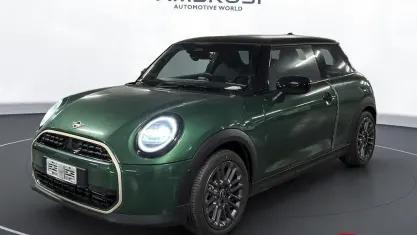 Nuova Mini Cooper Favoured 114 kW (156 CV) 2025 Verde Utilitaria
