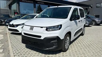 Usata Fiat Doblò 131 CV (96 kW) 2025 Monovolume