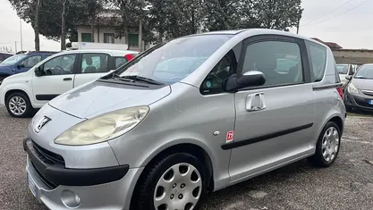 Usata Peugeot 1007 73 CV (53 kW) 2006 Grigio Monovolume