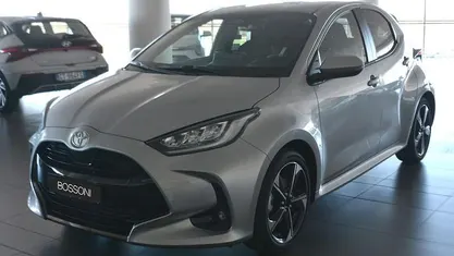 Usata Toyota Yaris Hybrid Lounge 131 CV (96 kW) 2025 Berlina
