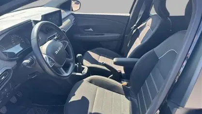 Usata Dacia Sandero Expression 101 CV (74 kW) 2024 Nero Utilitaria