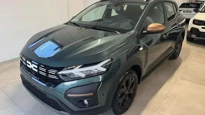 Verde Nuova 2025 Dacia Sandero Extreme Due volumi | 18.900 € (Buon prezzo)