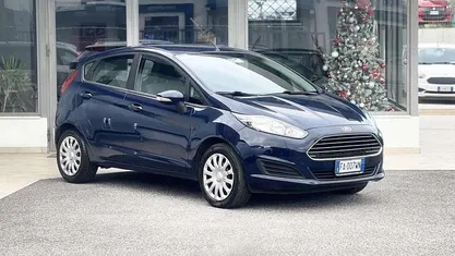 Blu Usata 2015 Ford Fiesta Tre volumi | 7700 € (Buon prezzo)