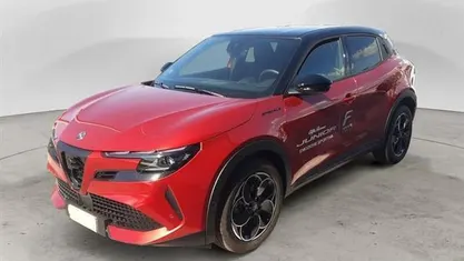Rosso Usata 2024 Alfa Romeo Junior Edizione Speciale SUV | 35.900 €