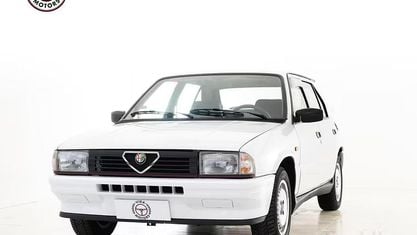 Usata Alfa Romeo 33 Quadrifoglio Verde 118 CV (86 kW) 1988 Bianco Berlina