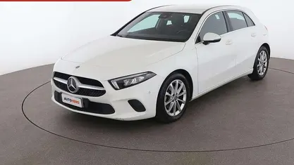 Bianco Usata 2019 Mercedes A180 Tre volumi | 20.199 € (Buon prezzo)