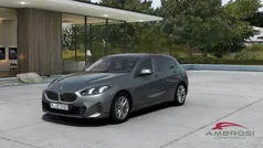 Skyscraper grey metallic Nuova 2025 BMW 118 Comfort Edition Due volumi | 33.000 € (Super prezzo)
