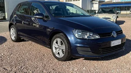 Blu Usata 2014 VW Golf VII Comfortline Tre volumi | 7200 € (Buon prezzo)
