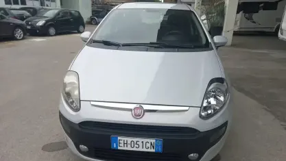 Usata Fiat Grande Punto 75 CV (55 kW) 2011 Grigio Utilitaria