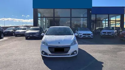 Usata Peugeot 208 Active 82 CV (60 kW) 2015 Bianco Utilitaria