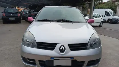 Usata Renault Clio II Dynamique 75 CV (55 kW) 2007 Grigio Berlina