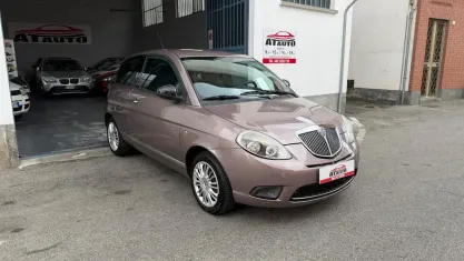 Usata Lancia Ypsilon 77 CV (56 kW) 2011 Viola Utilitaria