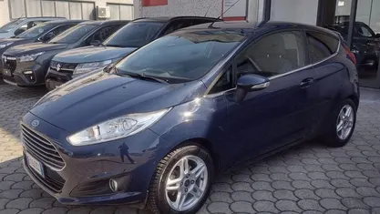 Usata Ford Fiesta Titanium 75 CV (55 kW) 2015 Blu Berlina
