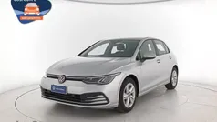Usata 2024 VW Golf VIII Life Tre volumi | 25.000 € (Buon prezzo)