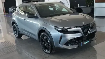 Usata Alfa Romeo Junior 145 CV (106 kW) 2025 Grigio SUV