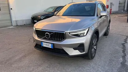 Usata Volvo XC40 Core 211 CV (155 kW) 2023 Grigio SUV
