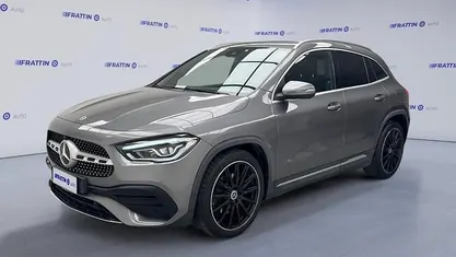 Usata Mercedes GLA180 Premium 116 CV (85 kW) 2020 Grigio scuro SUV