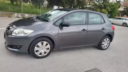 Usata Toyota Auris 97 CV (71 kW) 2008 Nero Utilitaria