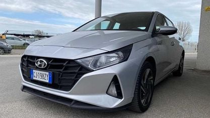 Usado Hyundai i20 84 HP (61 kW) 2022 Prateado Citadino
