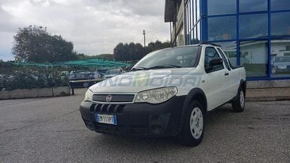 Usata Fiat Strada 84 CV (61 kW) 2012 Bianco Pick-up