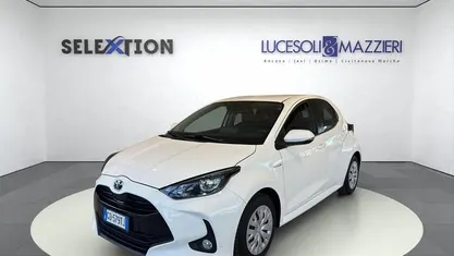 Bianco Usata 2020 Toyota Yaris Hybrid Business Edition Due volumi | 16.500 € (Buon prezzo)
