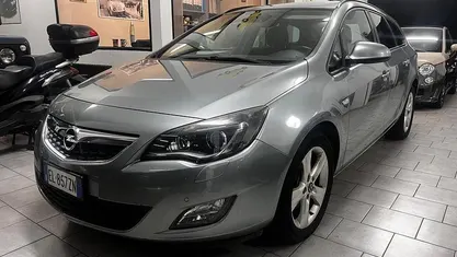 Grigio Usata 2012 Opel Astra Station wagon | 3200 € (Buon prezzo)