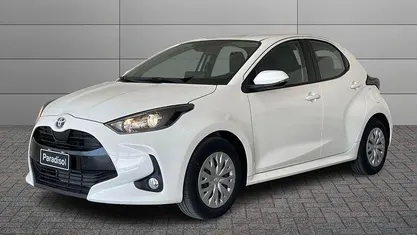 Usata Toyota Yaris Hybrid Business Edition 92 CV (67 kW) 2024 Bianco Berlina