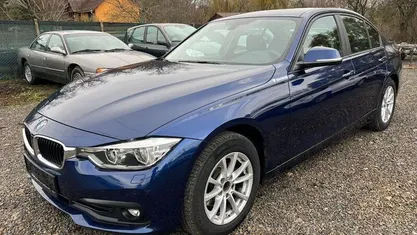 Blu Usata 2018 BMW 318 Advantage Tre volumi | 17.990 € (Buon prezzo)
